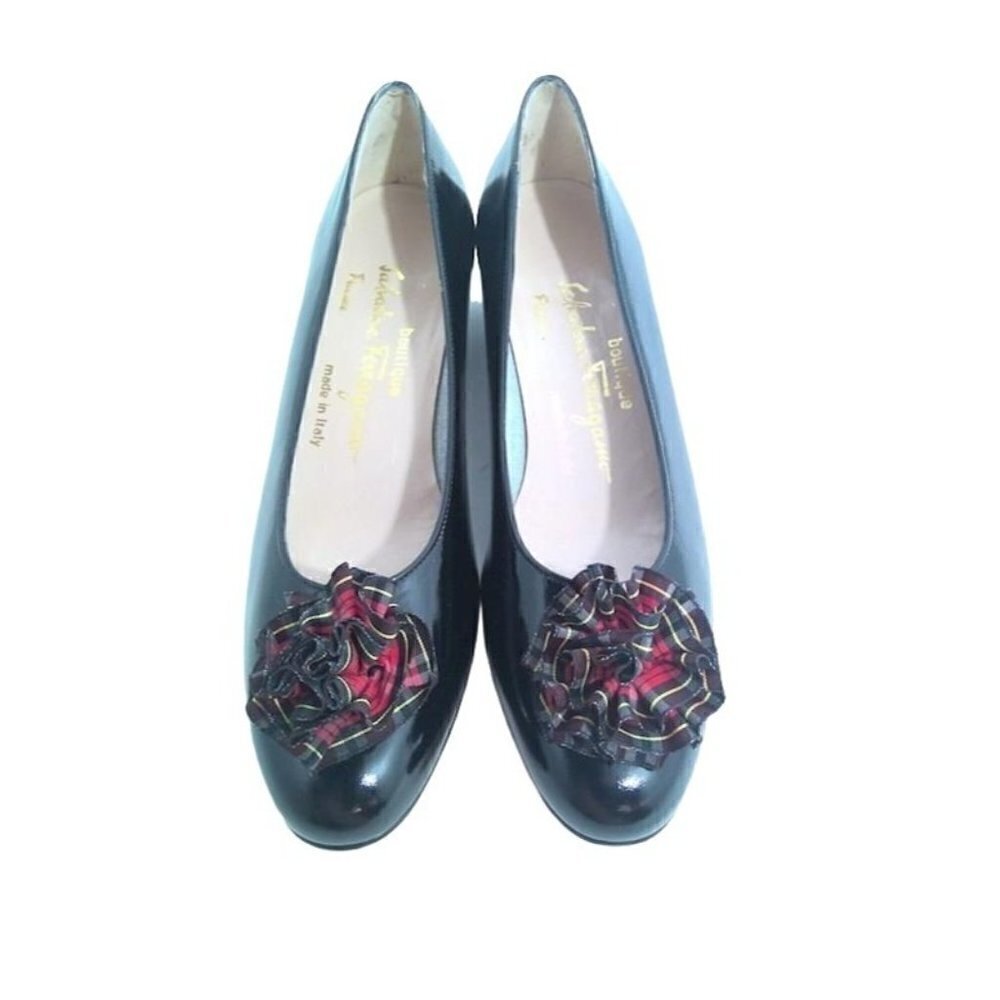 Salvatore Ferragamo Vintage Black Pumps Low Heel Ribbon Floral Women Size 6.5
